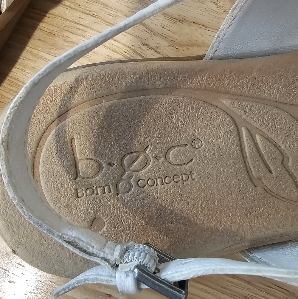 b.o.c Women's White Sandals Size--8 - Picture 6 of 8